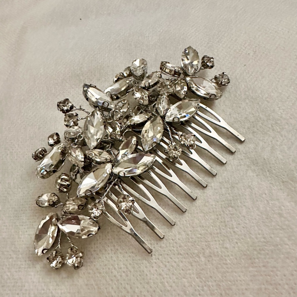 Rhinestone- Silver Hair Comb - Picture 3 of 5